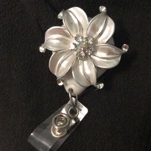 Retractable badge reel